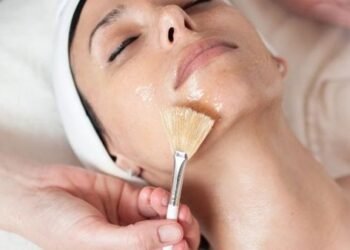 Deep facial cleansing in Dubai