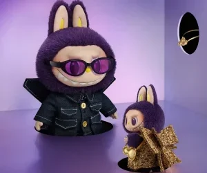 Labubu × Pronounce Wings of Fortune Vinyl Plush Hanging Card 4 Copy 300x300 1