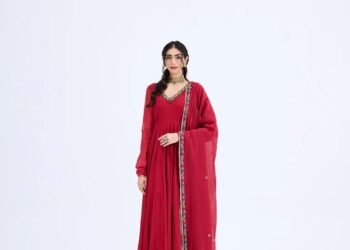 Traditional Outfit for Women: Celebrate Every Occasion in Style traditional outfits for women