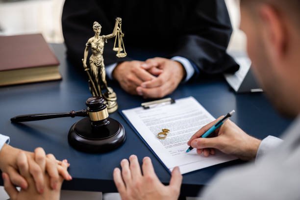 How Do Couples Reach Agreement Without A Courtroom Fight? Cincinnati divorce mediation attorney